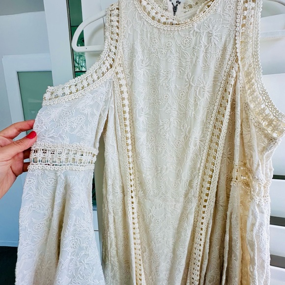 Alice + Olivia Enya Embroidered Dress size 8 - Picture 5 of 7